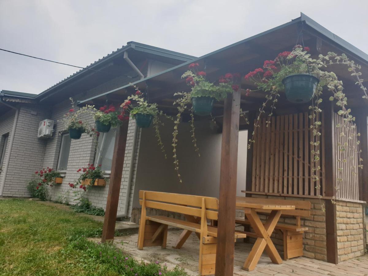 Udicarski Dom Usce Aljmaš Exteriör bild